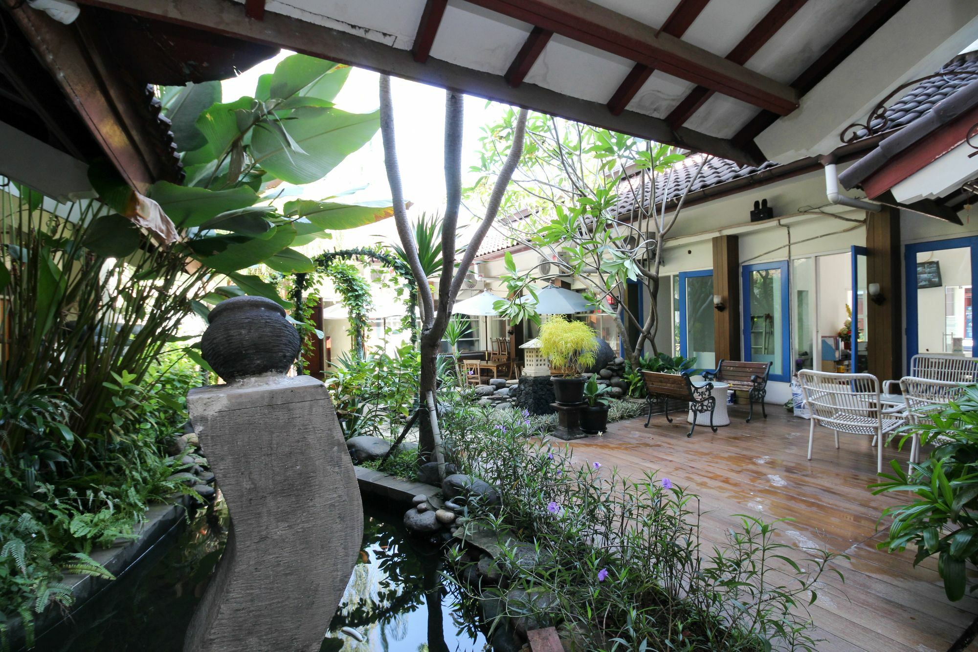 Myzone Homtel Hotell Semarang Exteriör bild