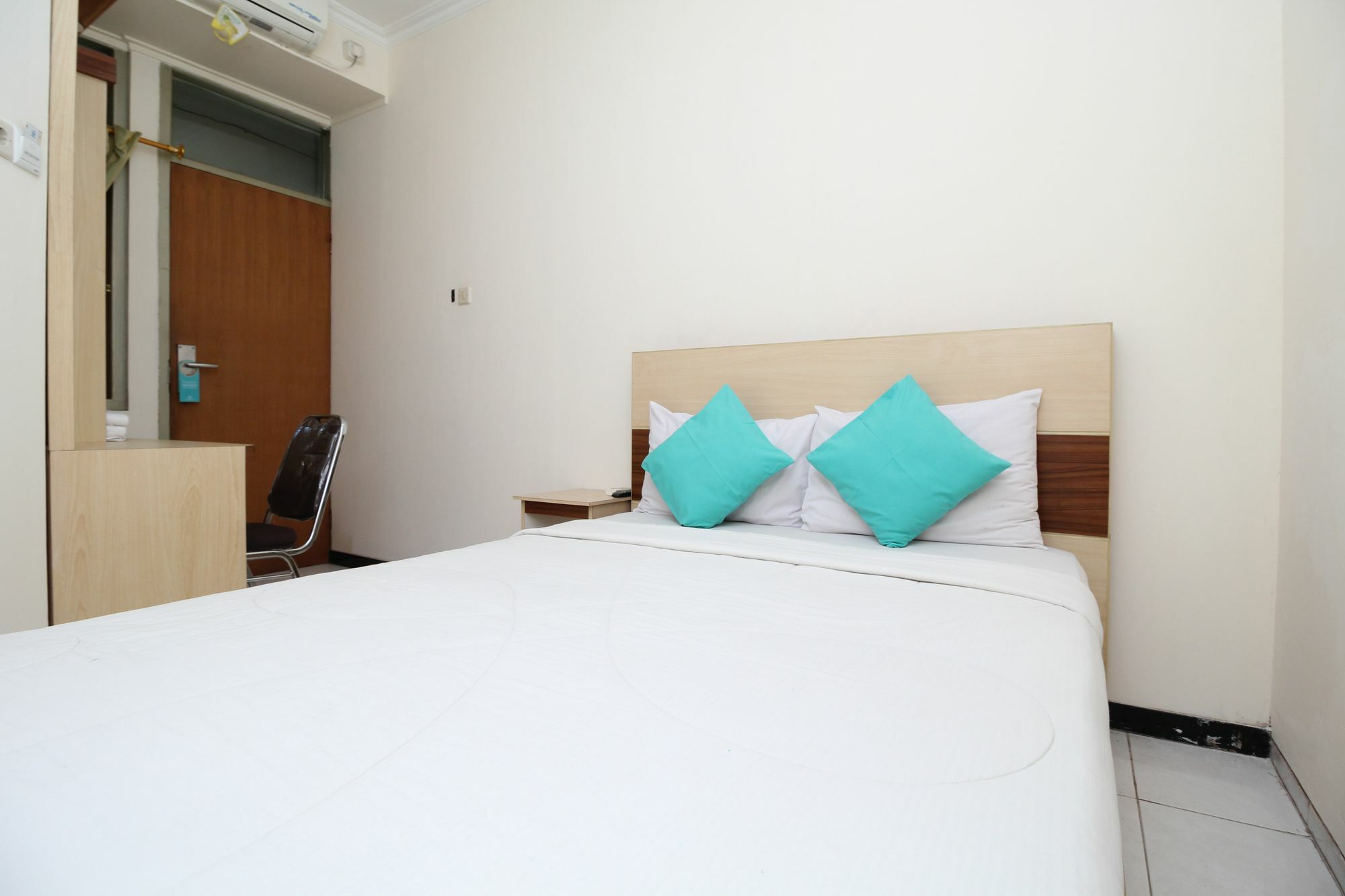 Myzone Homtel Hotell Semarang Exteriör bild