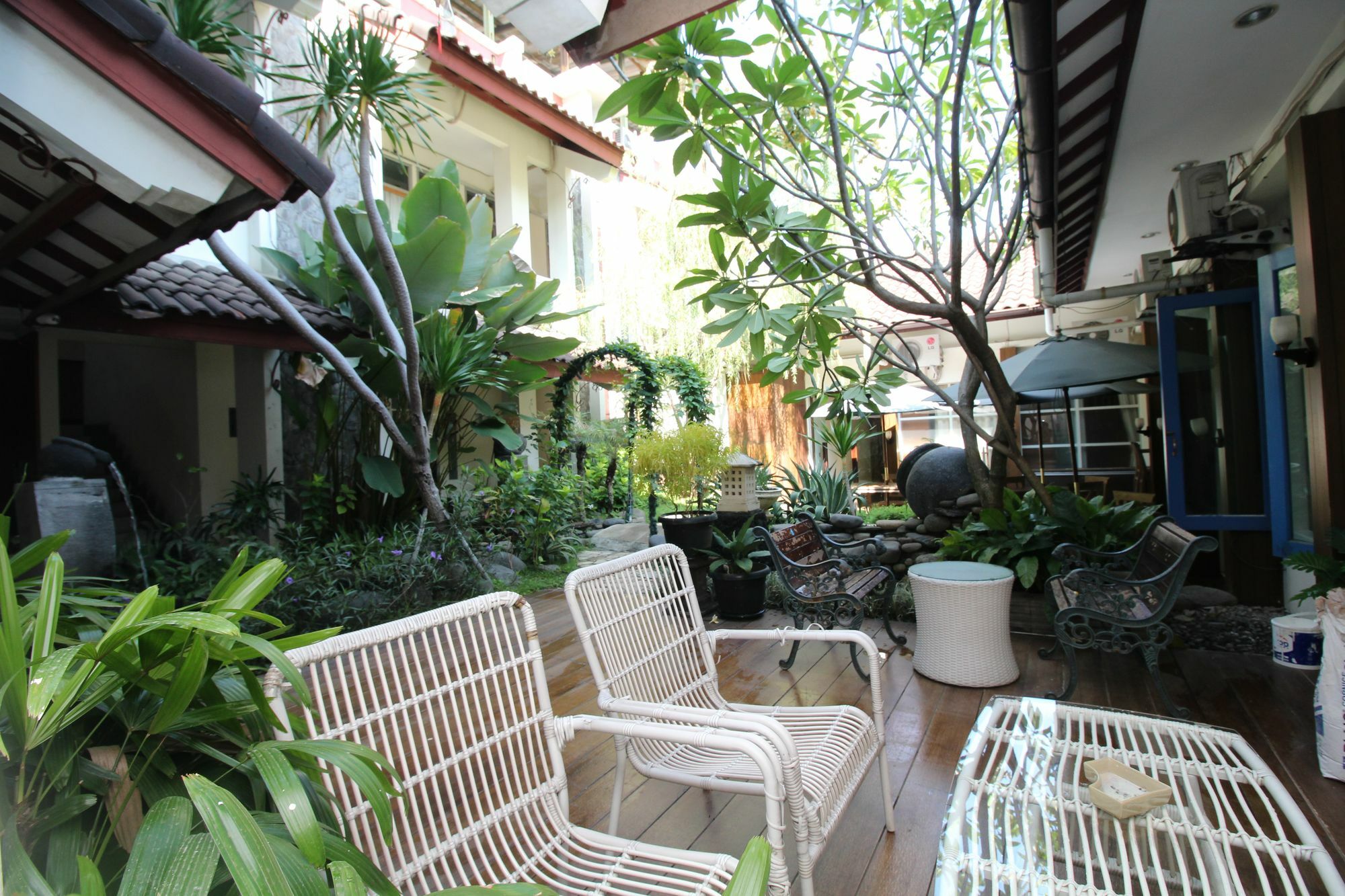 Myzone Homtel Hotell Semarang Exteriör bild