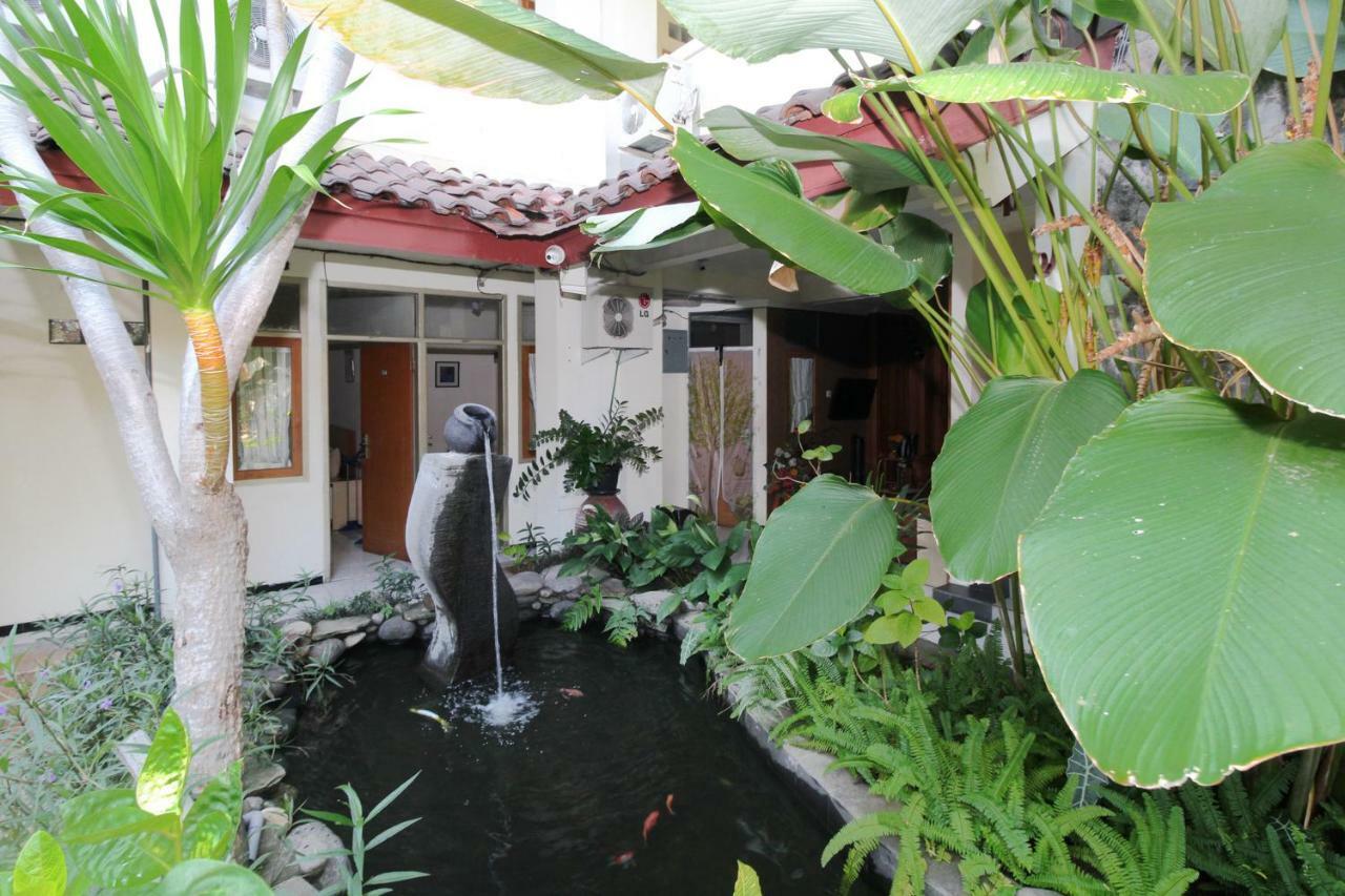 Myzone Homtel Hotell Semarang Exteriör bild