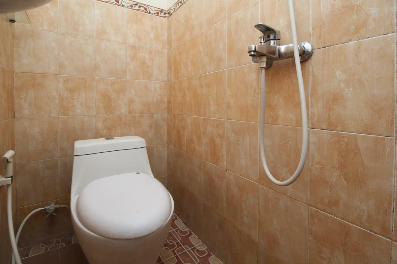 Myzone Homtel Hotell Semarang Exteriör bild